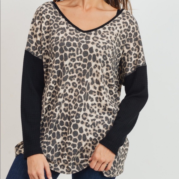 ❌DONATED❌Cherish Black Leopard Cheetah Print Contrast Thermal Top - Picture 2 of 9
